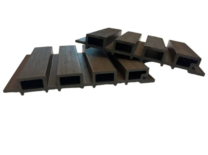 G06 REVESTIMIENTO EXTERIOR WPC Co- extrusion Medidas 26x219x2900mm CHOCOLATE