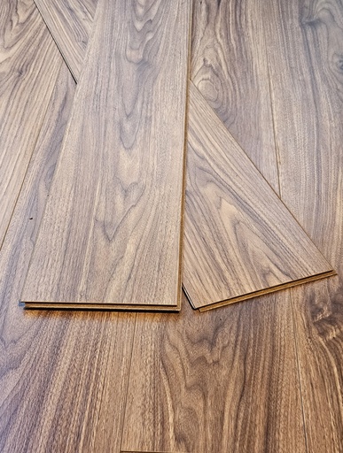 [CC03] RV PISO MELAMINICO [CC03] PISO LAMINADO MELAMINICO - FLOTANTE AC3 CONNECT 7mm Medida 196x1216mm Caja 2.62m² ROBLE OSCURO